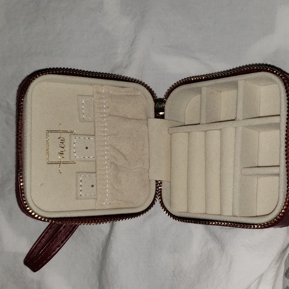 Personalized travel jewelry case - Picture 3 of 4